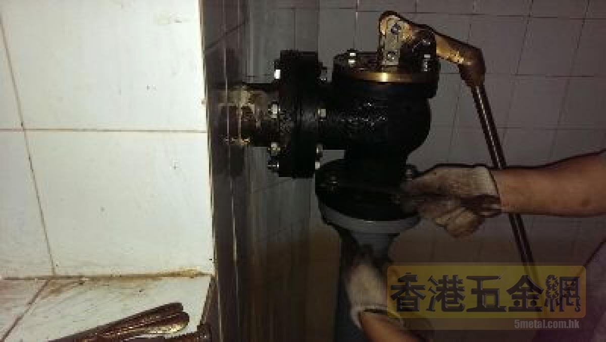 提供大廈更換不鏽鋼／不銹綱水缸蓋服務-安裝水箱爬梯工程-安裝天台圍欄工程-更換大廈水缸蓋工程-更換水箱爬梯工程-更換天台圍欄工程-水泵工程